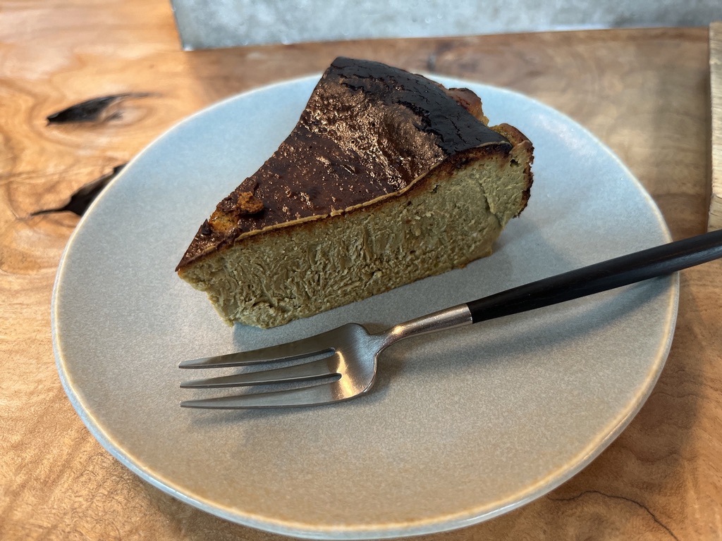 WOODBERRY COFFEEのほうじ茶ブラックチーズケーキ。
